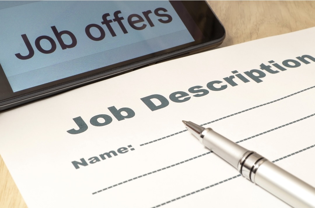 Job Descriptionと書いてある紙とペン
